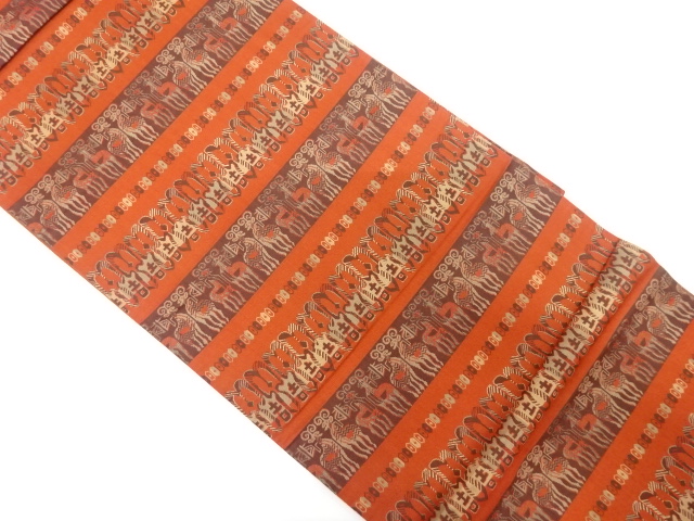 未使用品　横段に抽象動物模様織出し全通袋帯（未仕立て）